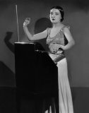 Clara_Rockmore_by_Renato_Toppo1932-330×420@2x